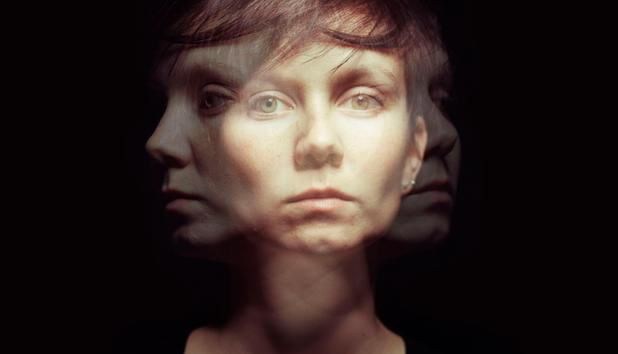 Rostro con varios perfiles superpuestos